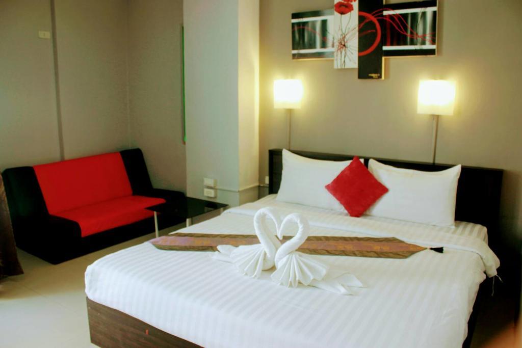 Holiday Home Patong Exterior photo